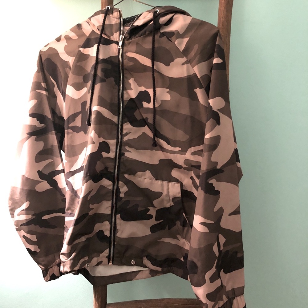 Rain jacket with hood and zipper